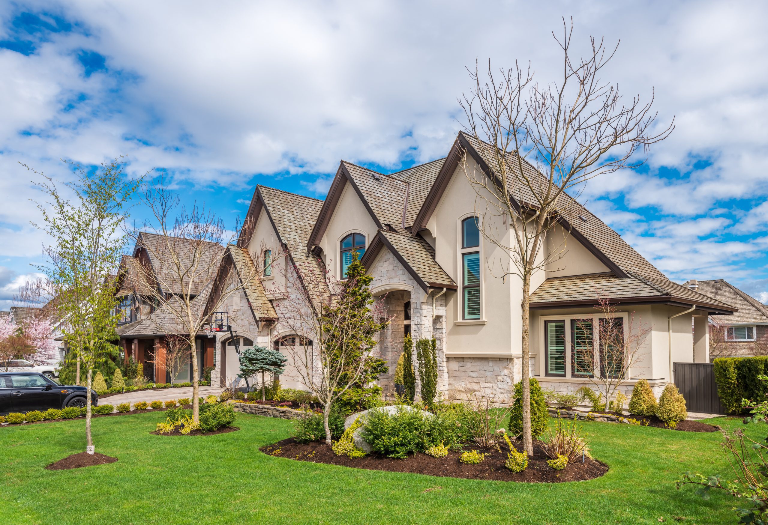 Well-maintained Mulberry FL home exterior where flying termite control measures are essential each spring